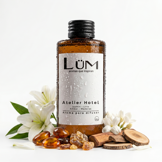 Aroma Atelier Hotel con fondo de jazmín, ámbar y maderas. 