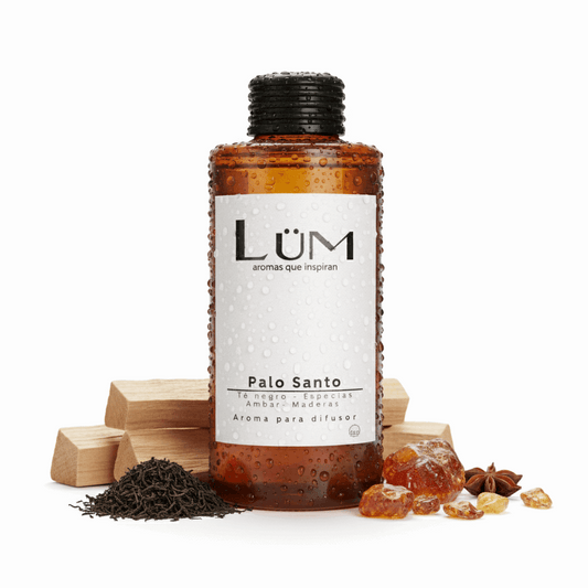 Difusor de aroma Palo Santo Lüm con té negro, especias, ámbar y maderas